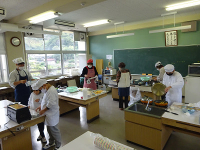 サツマイモで調理／ポテトチップス、大学芋 (10)