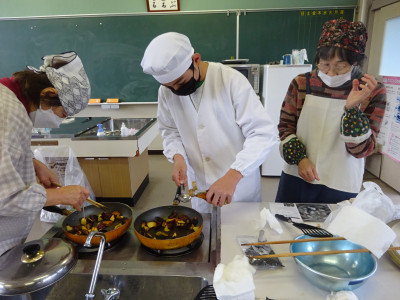 サツマイモで調理／ポテトチップス、大学芋 (16)