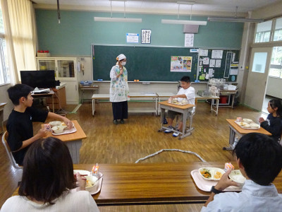 給食／橋本ありさ栄養教諭来校 (4)