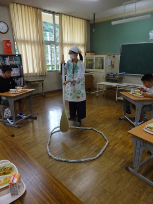 給食／橋本ありさ栄養教諭来校 (10)